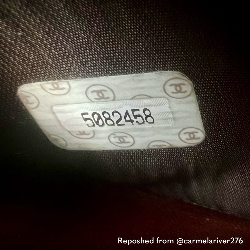 CHANEL Vintage Bi-Fold Caviar Flap Leather Wallet - Picture 16 of 16